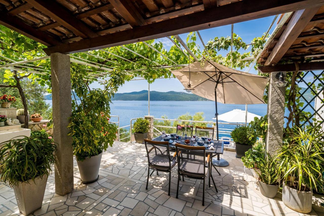 Apartments Ratac Lobrovic With Private Beach And Beautiful Sunset スラノ エクステリア 写真
