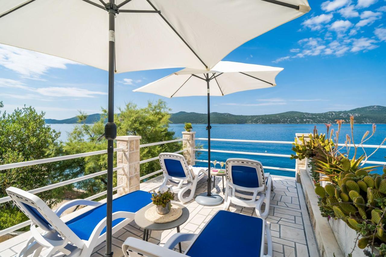 Apartments Ratac Lobrovic With Private Beach And Beautiful Sunset スラノ エクステリア 写真