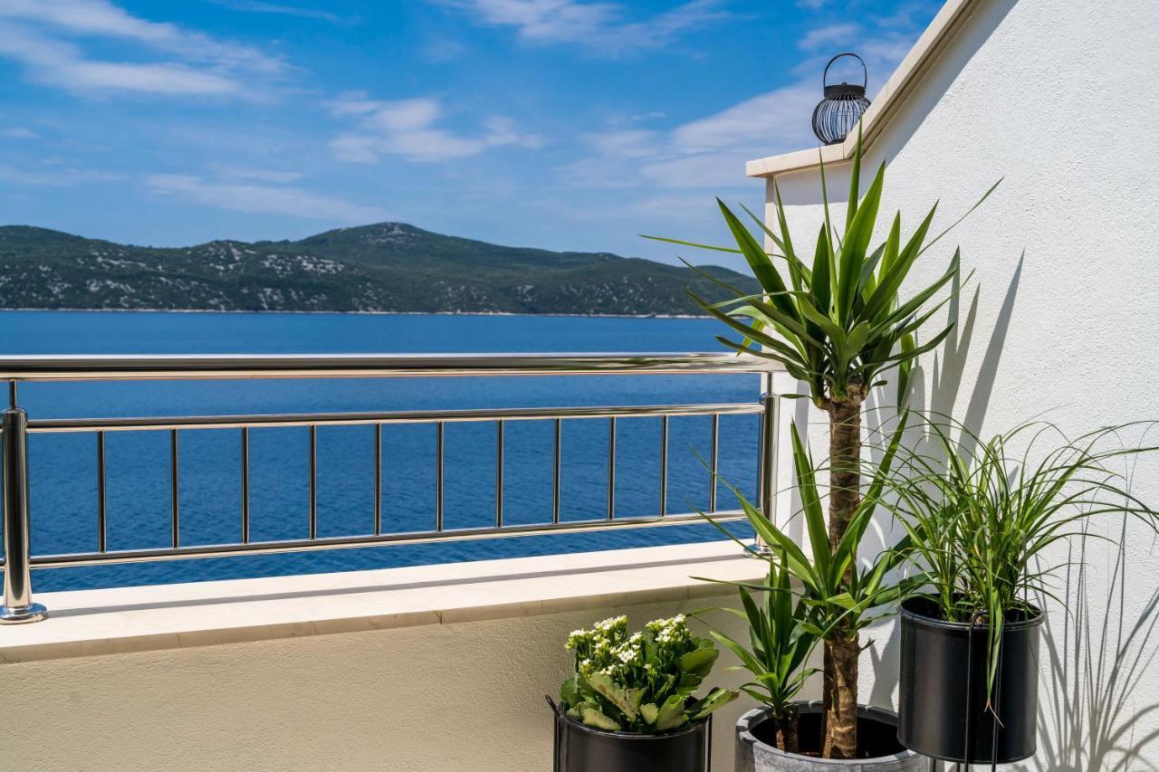Apartments Ratac Lobrovic With Private Beach And Beautiful Sunset スラノ エクステリア 写真