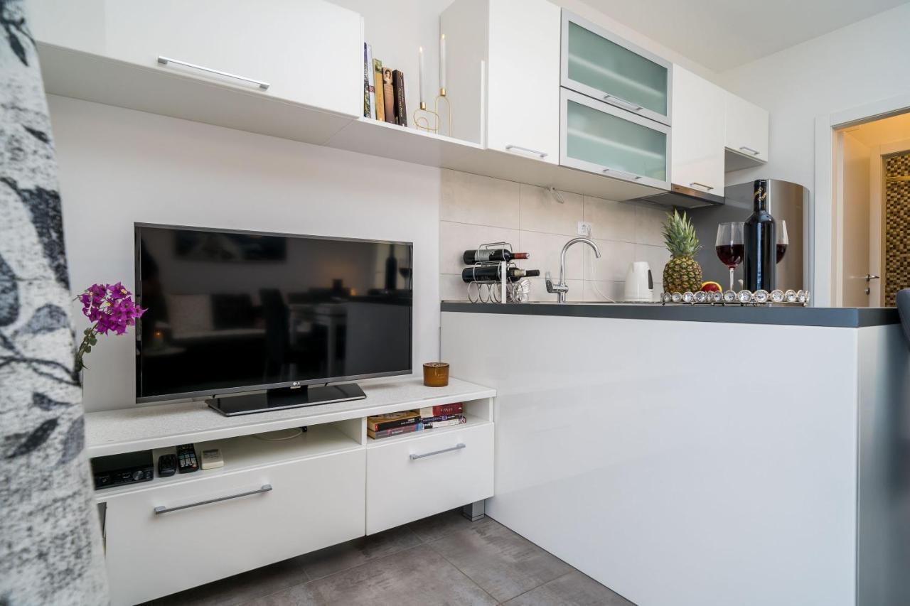 Apartments Ratac Lobrovic With Private Beach And Beautiful Sunset スラノ エクステリア 写真