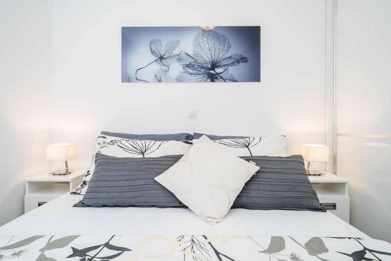 Apartments Ratac Lobrovic With Private Beach And Beautiful Sunset スラノ エクステリア 写真