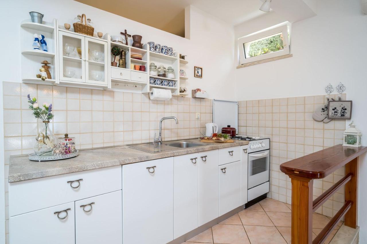 Apartments Ratac Lobrovic With Private Beach And Beautiful Sunset スラノ エクステリア 写真