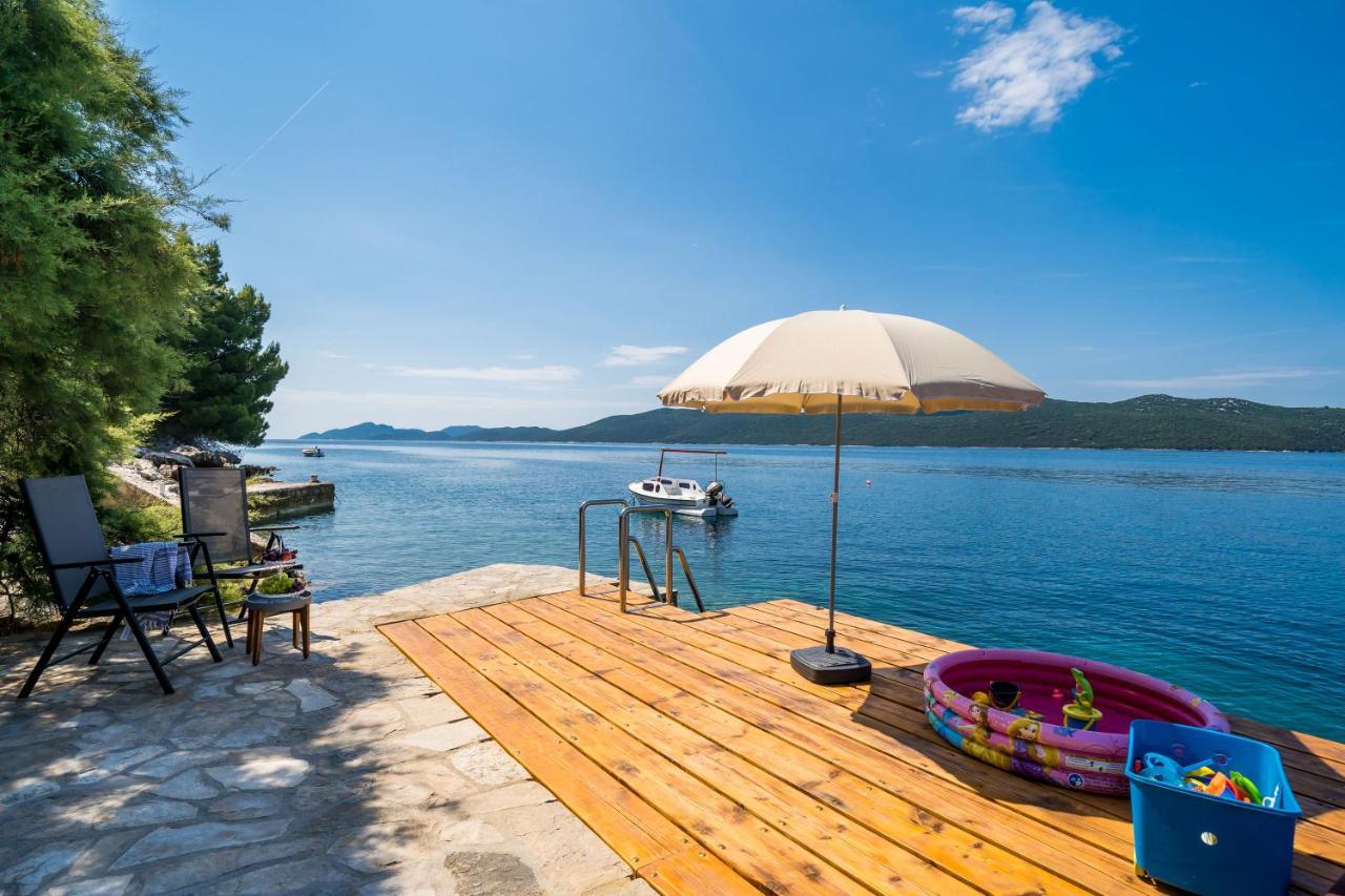 Apartments Ratac Lobrovic With Private Beach And Beautiful Sunset スラノ エクステリア 写真