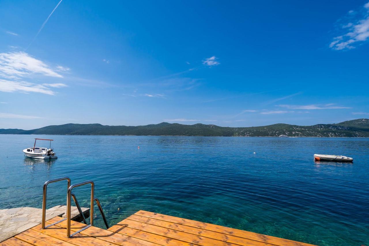 Apartments Ratac Lobrovic With Private Beach And Beautiful Sunset スラノ エクステリア 写真