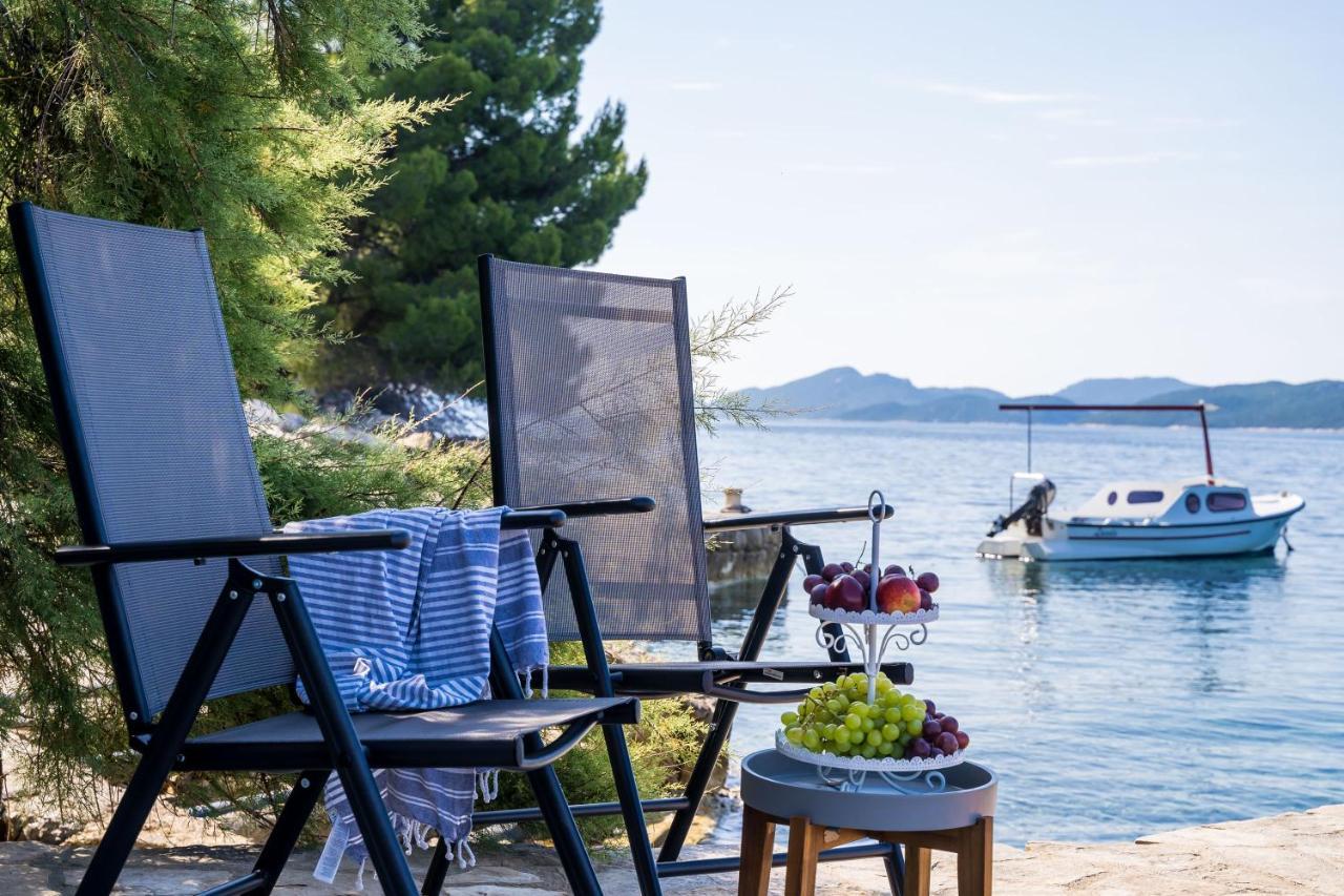 Apartments Ratac Lobrovic With Private Beach And Beautiful Sunset スラノ エクステリア 写真