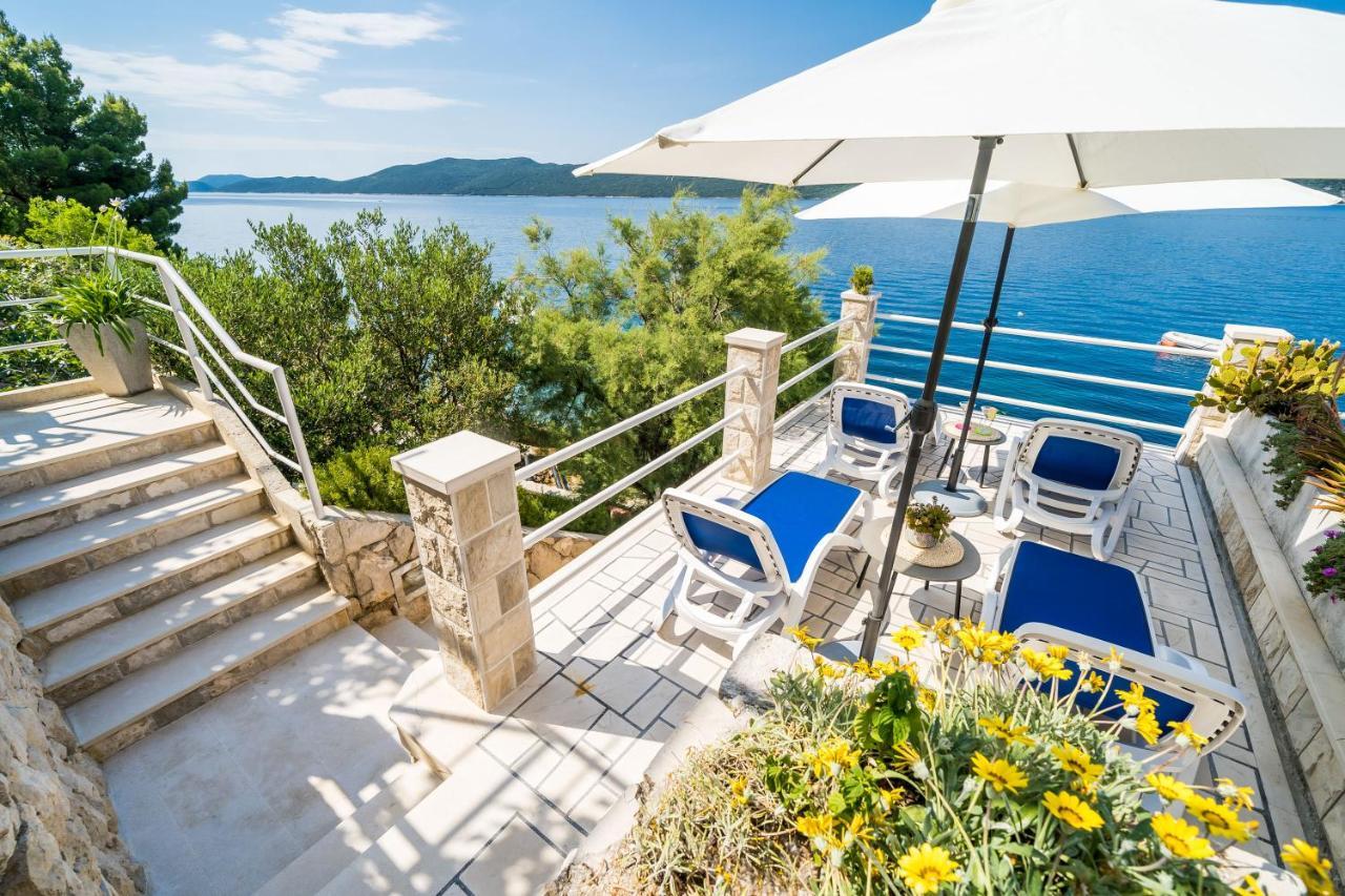 Apartments Ratac Lobrovic With Private Beach And Beautiful Sunset スラノ エクステリア 写真