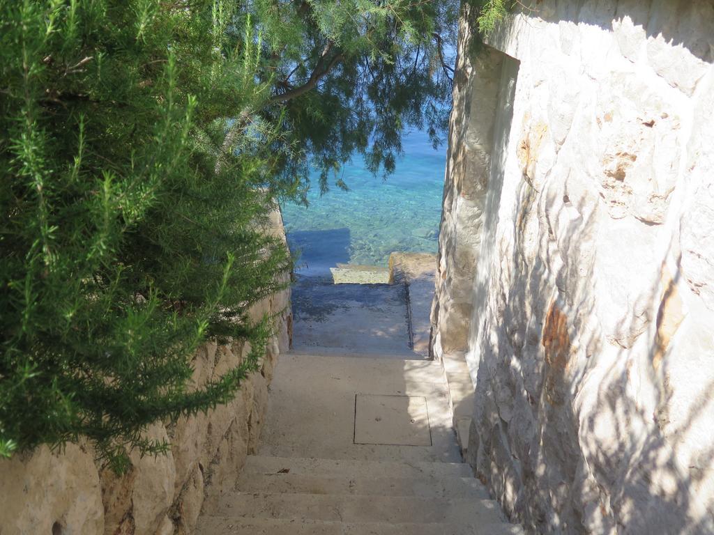 Apartments Ratac Lobrovic With Private Beach And Beautiful Sunset スラノ エクステリア 写真