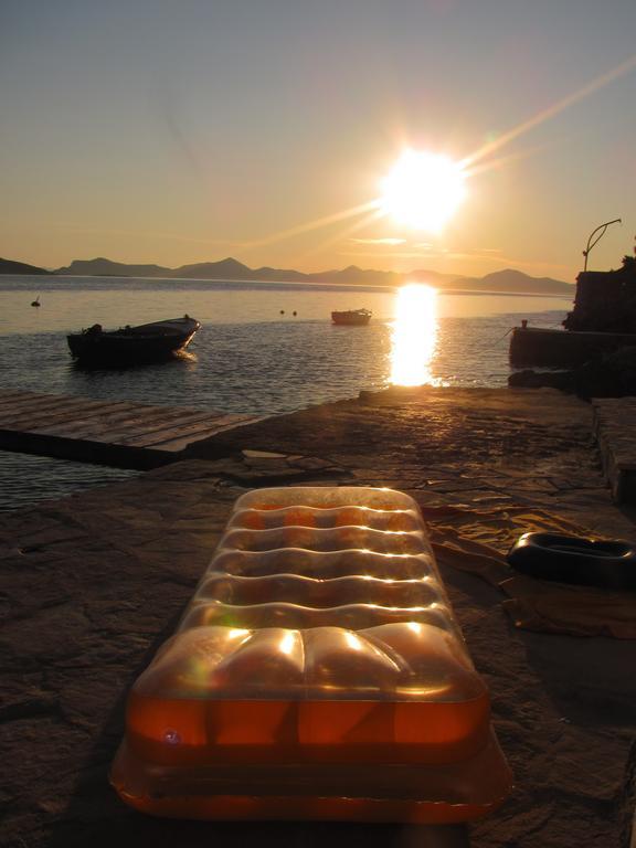 Apartments Ratac Lobrovic With Private Beach And Beautiful Sunset スラノ エクステリア 写真