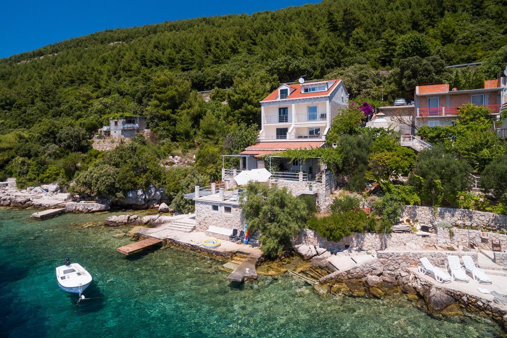 Apartments Ratac Lobrovic With Private Beach And Beautiful Sunset スラノ エクステリア 写真