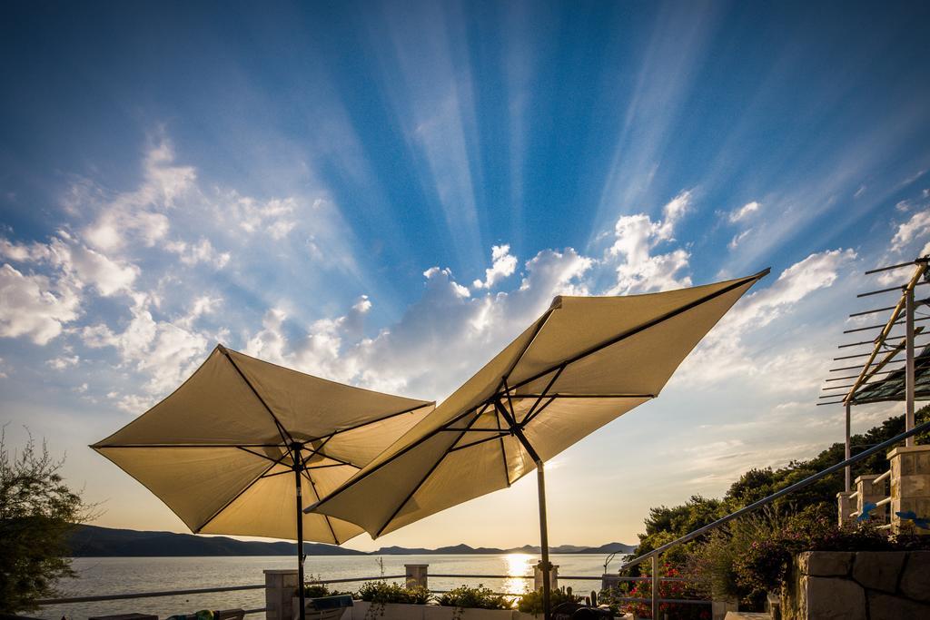 Apartments Ratac Lobrovic With Private Beach And Beautiful Sunset スラノ エクステリア 写真