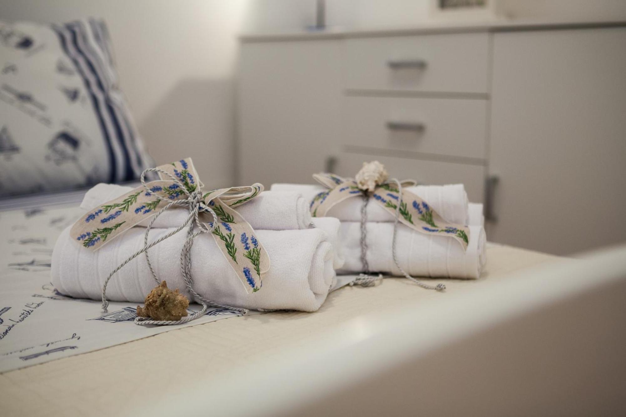 Apartments Ratac Lobrovic With Private Beach And Beautiful Sunset スラノ エクステリア 写真